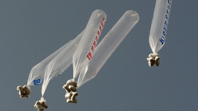 launching_balloons_for_north_korea_400 launching_balloons_for_north_korea_400